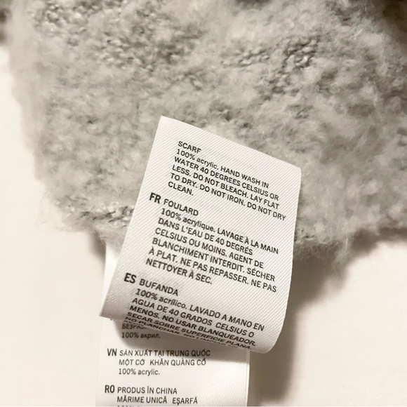 Aldo Cozy Blanket Scarf - Picture 3 of 11